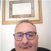 Laureato in scienze agrarie, insegnerebbe Chimica, Fisica, Biologia a studenti di scuola media inferiore e superiore